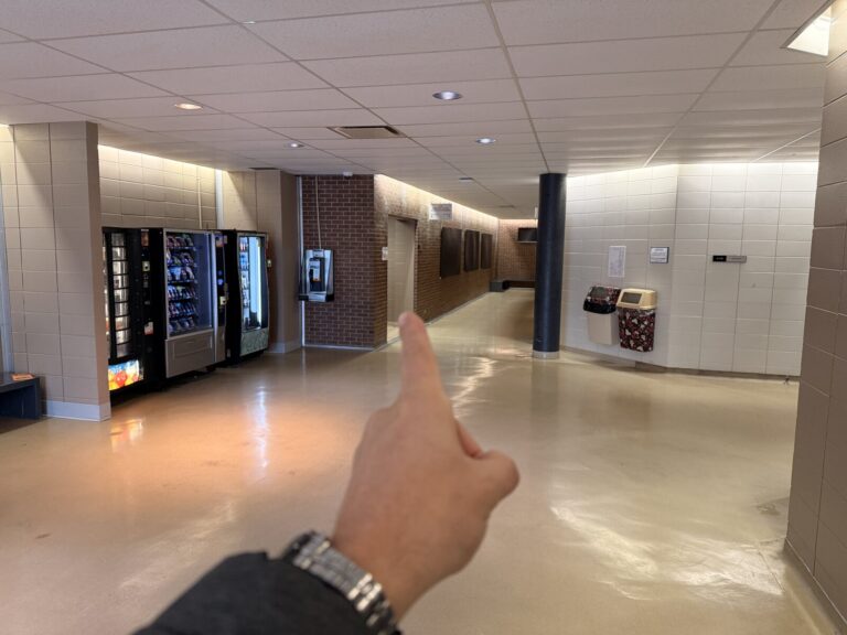 Le corridor vers les blocs G et H.
